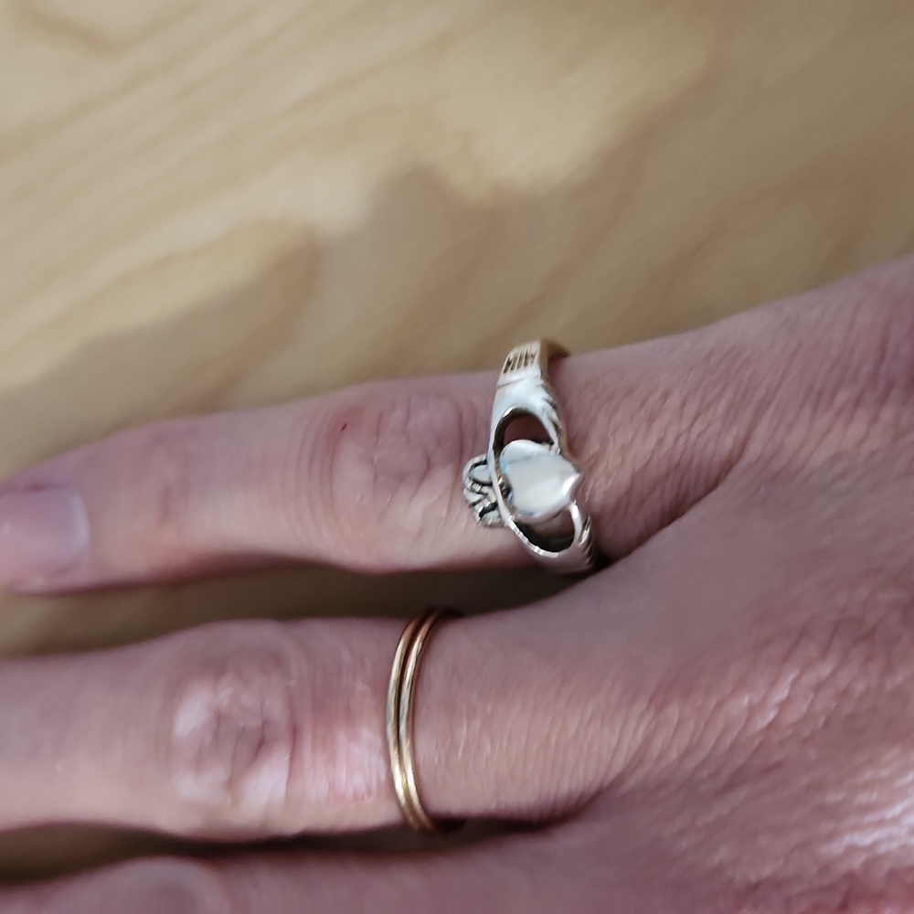 Claddagh ring - Picture 3 of 3